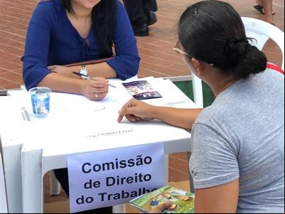Foto da Notícia: Centenas recebem atendimento da advocacia e serviços de parceiros no Trabalho na Praça